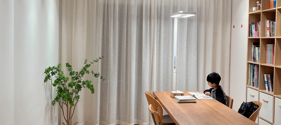 Over 20 years of eye-care expertise, offering full-spectrum lighting and children’s study furniture for healthier vision.